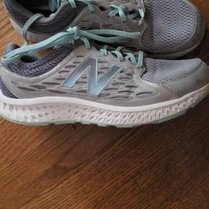 New Balance tennis shoes worn only once